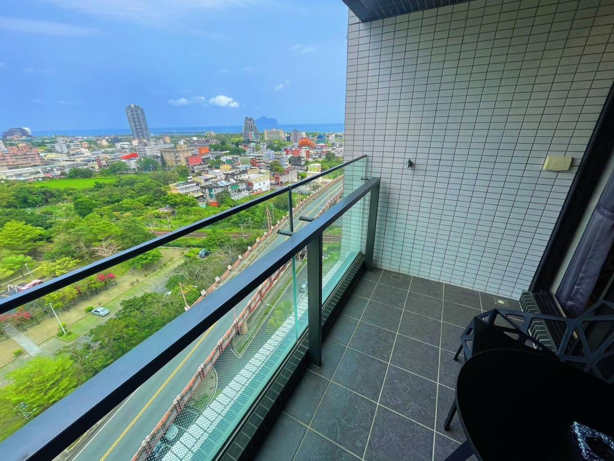 Toucheng Happyhouse頭城黑皮家 附早餐 Apartamento Exterior foto