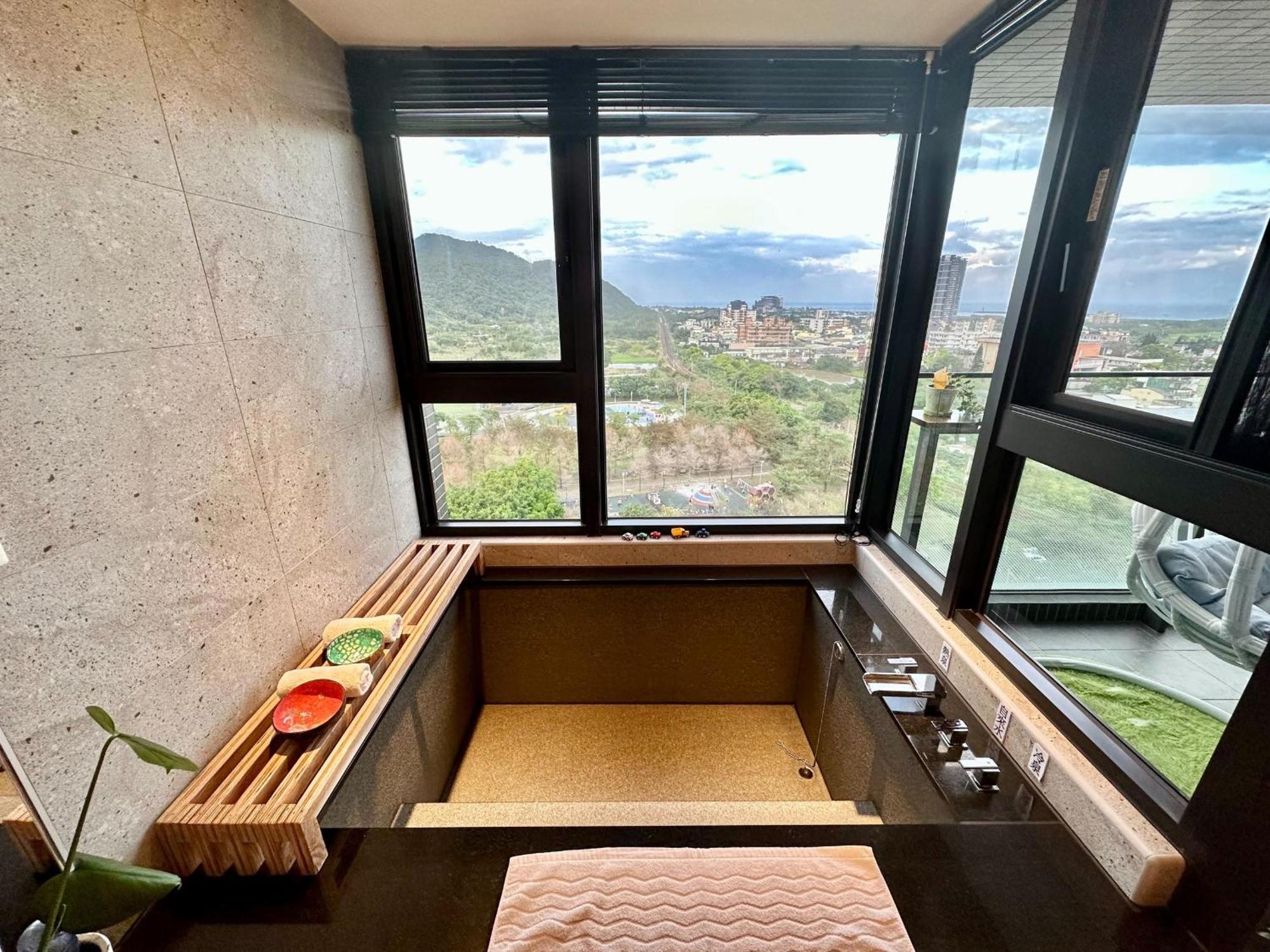 Toucheng Happyhouse頭城黑皮家 附早餐 Apartamento Exterior foto
